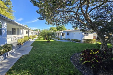 Villa ou maison à louer à Hollywood, Floride: 1 chambre, 74.32 m2 № 1860619 - photo 18