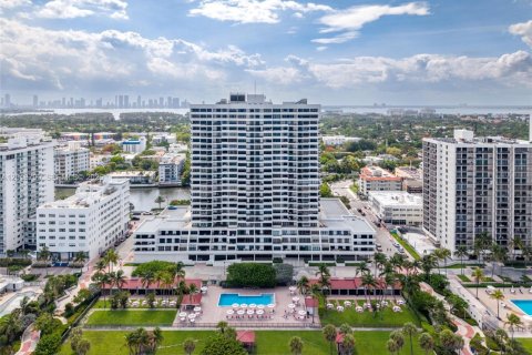 Condo in Miami Beach, Florida, 2 bedrooms  № 2085732 - photo 4