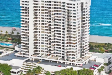 Condo in Miami Beach, Florida, 2 bedrooms  № 2085732