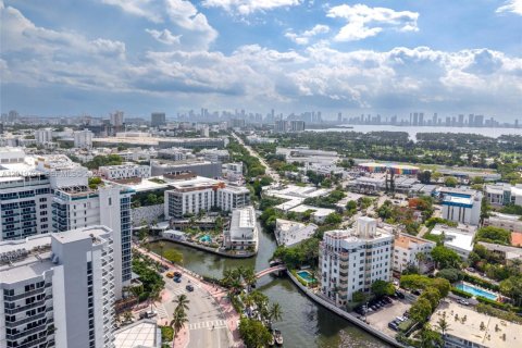 Condo in Miami Beach, Florida, 2 bedrooms  № 2085732 - photo 3