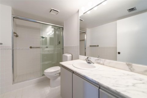 Condo in Miami Beach, Florida, 2 bedrooms  № 2085732 - photo 9