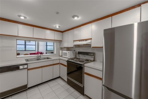 Condo in Miami Beach, Florida, 2 bedrooms  № 2085732 - photo 5