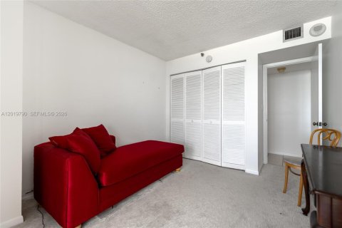 Condo in Miami Beach, Florida, 2 bedrooms  № 2085732 - photo 13