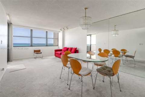 Condo in Miami Beach, Florida, 2 bedrooms  № 2085732 - photo 11