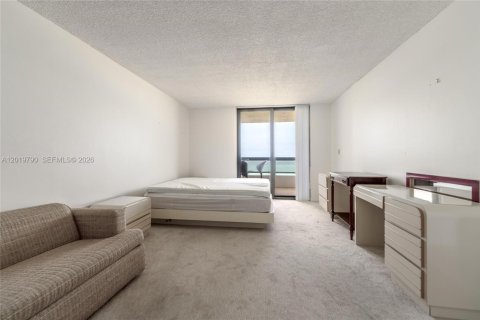 Condo in Miami Beach, Florida, 2 bedrooms  № 2085732 - photo 12