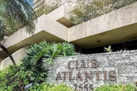 Condo in Miami Beach, Florida, 2 bedrooms  № 2085732 - photo 2