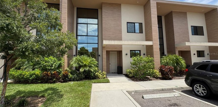 Adosado en Kissimmee, Florida 3 dormitorios, 203.92 m2 № 1826514