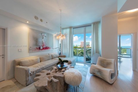Condo in Miami Beach, Florida, 2 bedrooms  № 2020138 - photo 2