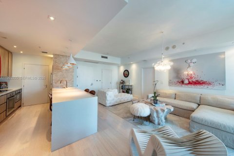 Condo in Miami Beach, Florida, 2 bedrooms  № 2020138 - photo 5