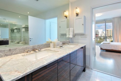 Condo in Miami Beach, Florida, 2 bedrooms  № 2020138 - photo 12