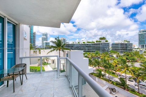 Condo in Miami Beach, Florida, 2 bedrooms  № 2020138 - photo 11