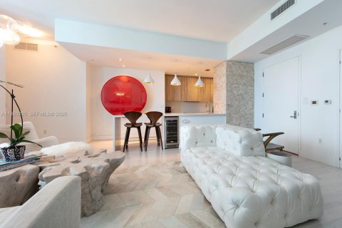 Condo in Miami Beach, Florida, 2 bedrooms  № 2020138 - photo 4