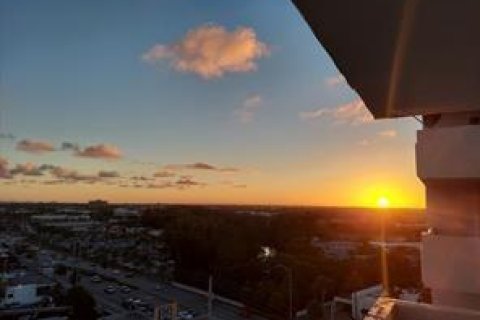 Copropriété à vendre à North Miami, Floride: 2 chambres, 97.55 m2 № 2084443 - photo 12