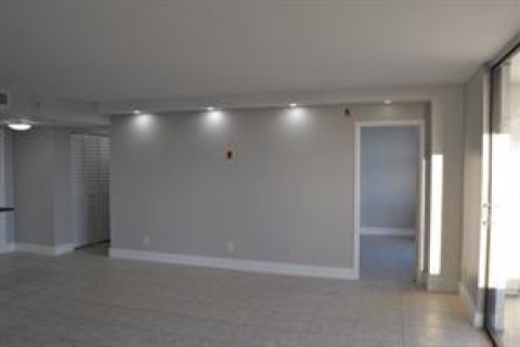 Copropriété à vendre à North Miami, Floride: 2 chambres, 97.55 m2 № 2084443 - photo 4
