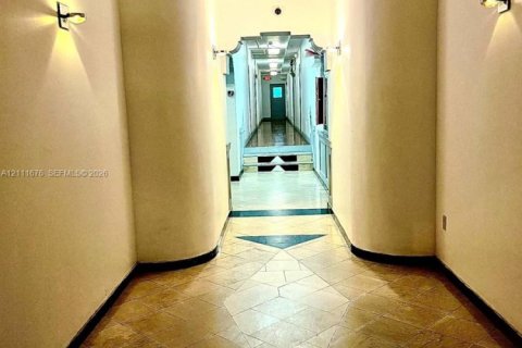 Снять в аренду кондоминиум в Майами-Бич, Флорида 33.44м2, № 2431264 - фото 4