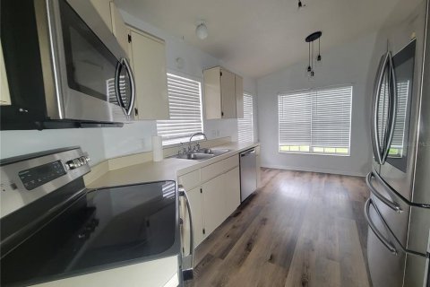 Villa ou maison à louer à Orlando, Floride: 4 chambres, 141.68 m2 № 2388757 - photo 3