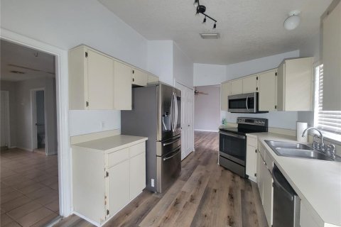 Villa ou maison à louer à Orlando, Floride: 4 chambres, 141.68 m2 № 2388757 - photo 2