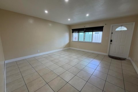 Apartment in Fort Lauderdale, Florida 2 bedrooms, 308.06 sq.m. № 2391776 - photo 13