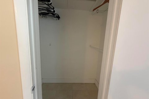 Apartment in Fort Lauderdale, Florida 2 bedrooms, 308.06 sq.m. № 2391776 - photo 15