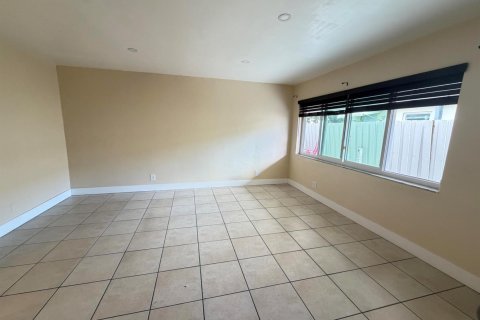 Apartment in Fort Lauderdale, Florida 2 bedrooms, 308.06 sq.m. № 2391776 - photo 2