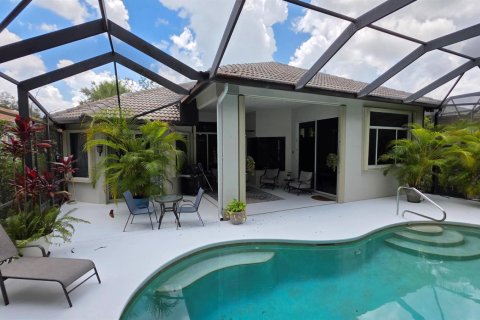 House in Port St. Lucie, Florida 2 bedrooms, 220.18 sq.m. № 2087037 - photo 25