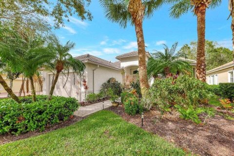 House in Port St. Lucie, Florida 2 bedrooms, 220.18 sq.m. № 2087037 - photo 2
