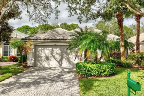 House in Port St. Lucie, Florida 2 bedrooms, 220.18 sq.m. № 2087037