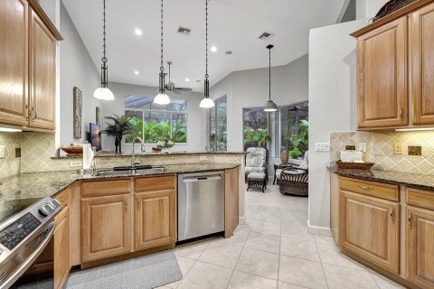 House in Port St. Lucie, Florida 2 bedrooms, 220.18 sq.m. № 2087037 - photo 10
