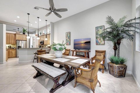 House in Port St. Lucie, Florida 2 bedrooms, 220.18 sq.m. № 2087037 - photo 4