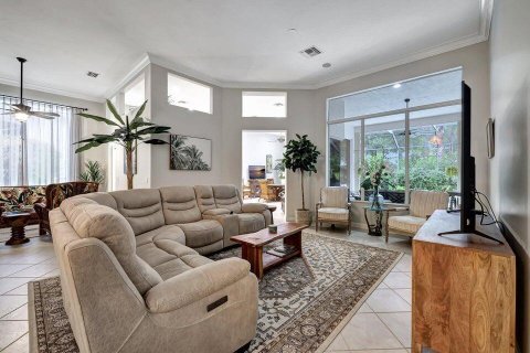 House in Port St. Lucie, Florida 2 bedrooms, 220.18 sq.m. № 2087037 - photo 6