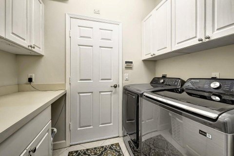 House in Port St. Lucie, Florida 2 bedrooms, 220.18 sq.m. № 2087037 - photo 24