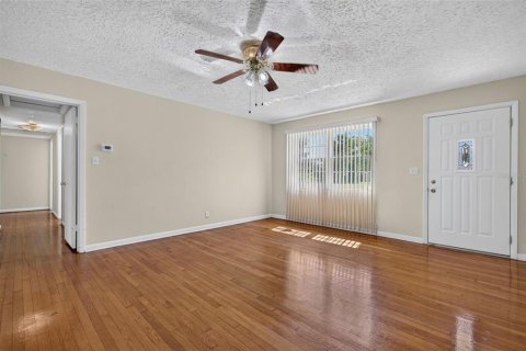 House in Jacksonville, Florida 3 bedrooms, 115.85 sq.m. № 2429368 - photo 9