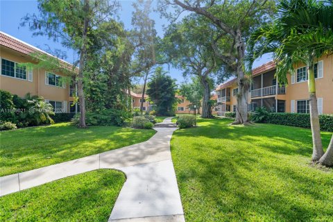 Condo in Wilton Manors, Florida, 2 bedrooms  № 2051545 - photo 28