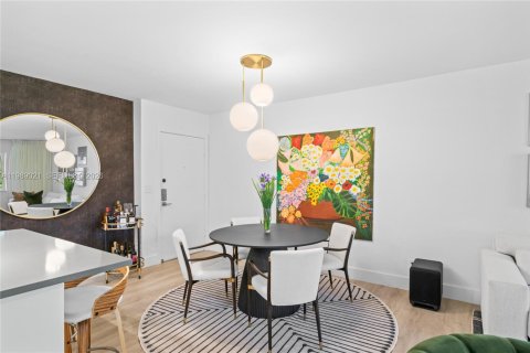 Condo in Wilton Manors, Florida, 2 bedrooms  № 2051545 - photo 7