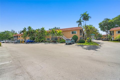 Condo in Wilton Manors, Florida, 2 bedrooms  № 2051545 - photo 29