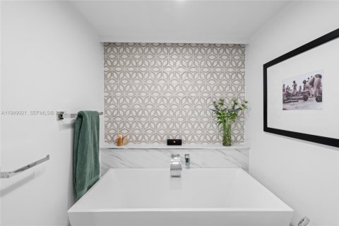 Condo in Wilton Manors, Florida, 2 bedrooms  № 2051545 - photo 19