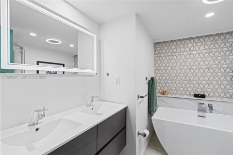 Condo in Wilton Manors, Florida, 2 bedrooms  № 2051545 - photo 18