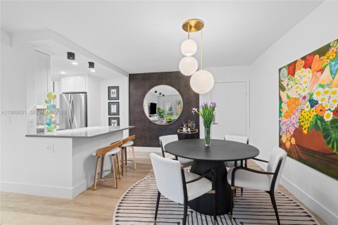 Condo in Wilton Manors, Florida, 2 bedrooms  № 2051545 - photo 8