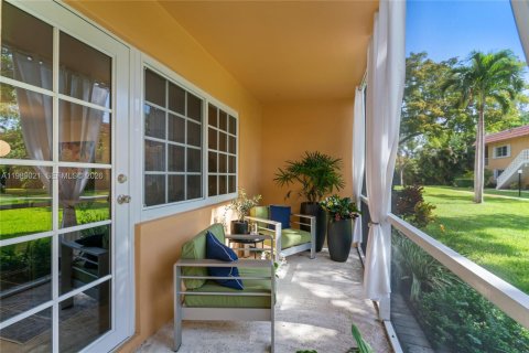 Condo in Wilton Manors, Florida, 2 bedrooms  № 2051545 - photo 27