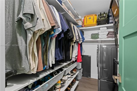 Condo in Wilton Manors, Florida, 2 bedrooms  № 2051545 - photo 16