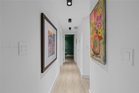 Condo in Wilton Manors, Florida, 2 bedrooms  № 2051545 - photo 13