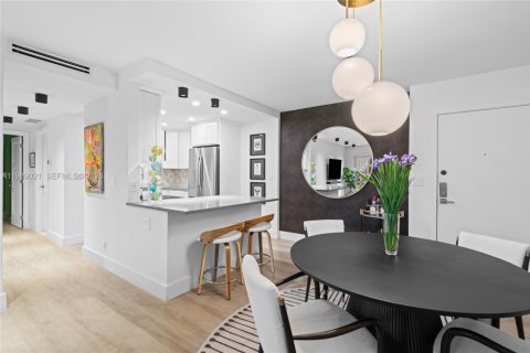 Condo in Wilton Manors, Florida, 2 bedrooms  № 2051545 - photo 6