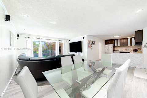 Touwnhouse à vendre à Hollywood, Floride: 3 chambres, 150.04 m2 № 1976789 - photo 6