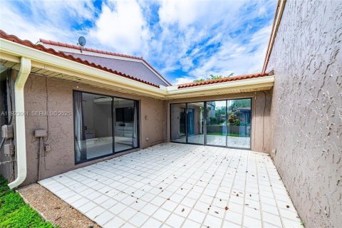 Touwnhouse à vendre à Hollywood, Floride: 3 chambres, 150.04 m2 № 1976789 - photo 1