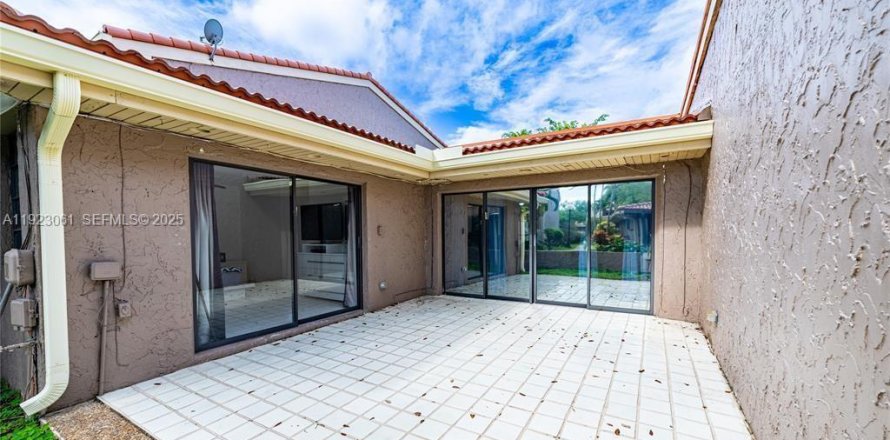 Touwnhouse à Hollywood, Floride 3 chambres, 150.04 m2 № 1976789