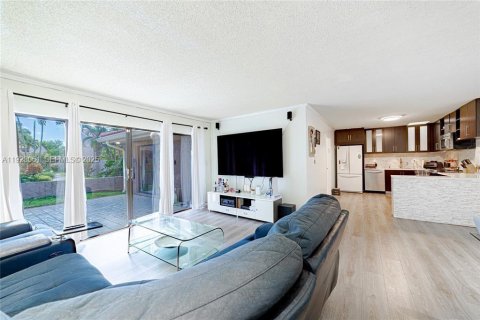 Touwnhouse à vendre à Hollywood, Floride: 3 chambres, 150.04 m2 № 1976789 - photo 3