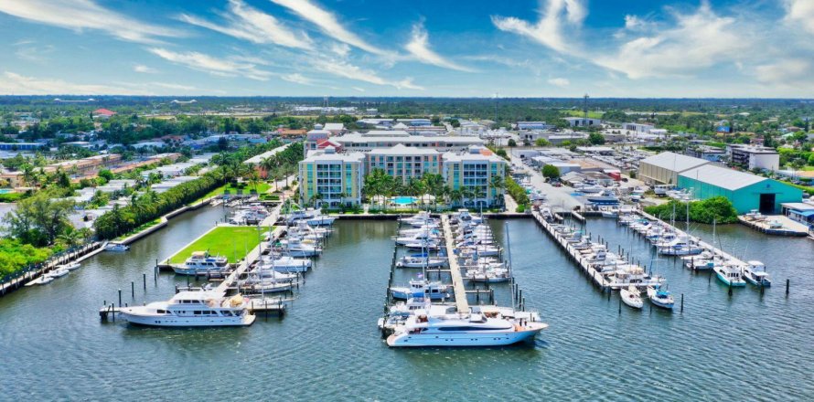 Condo in Lantana, Florida, 2 bedrooms № 1159903