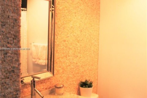 Condominio en venta en Miami, Florida, 1 dormitorio, 84.73 m2 № 1708466 - foto 18