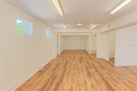 Commercial property in Saint Petersburg, Florida 200.67 sq.m. № 2112247 - photo 7
