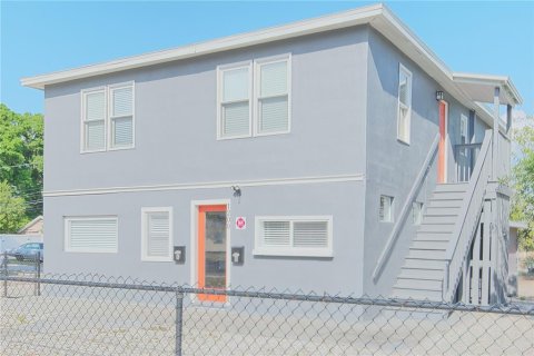 Commercial property in Saint Petersburg, Florida 200.67 sq.m. № 2112247 - photo 2